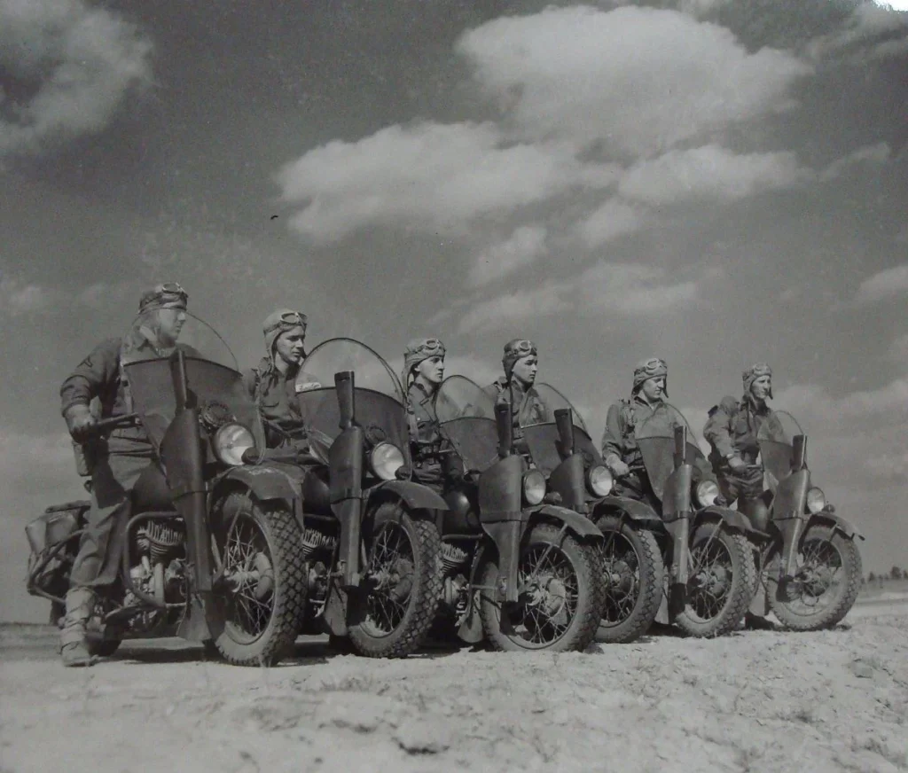 Harley-Davidson WLA - Escuadrón de motocicletas en la Segunda Guerra Mundial