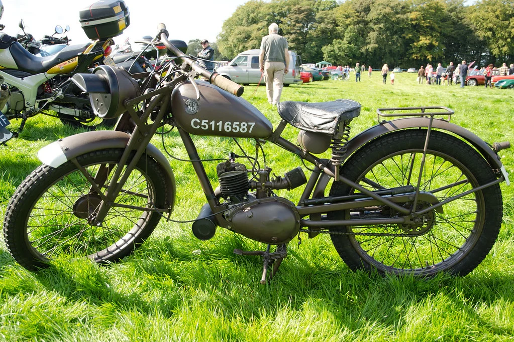 Royal Enfield Flying Flea, la moto ligera de los paracaidistas británicos