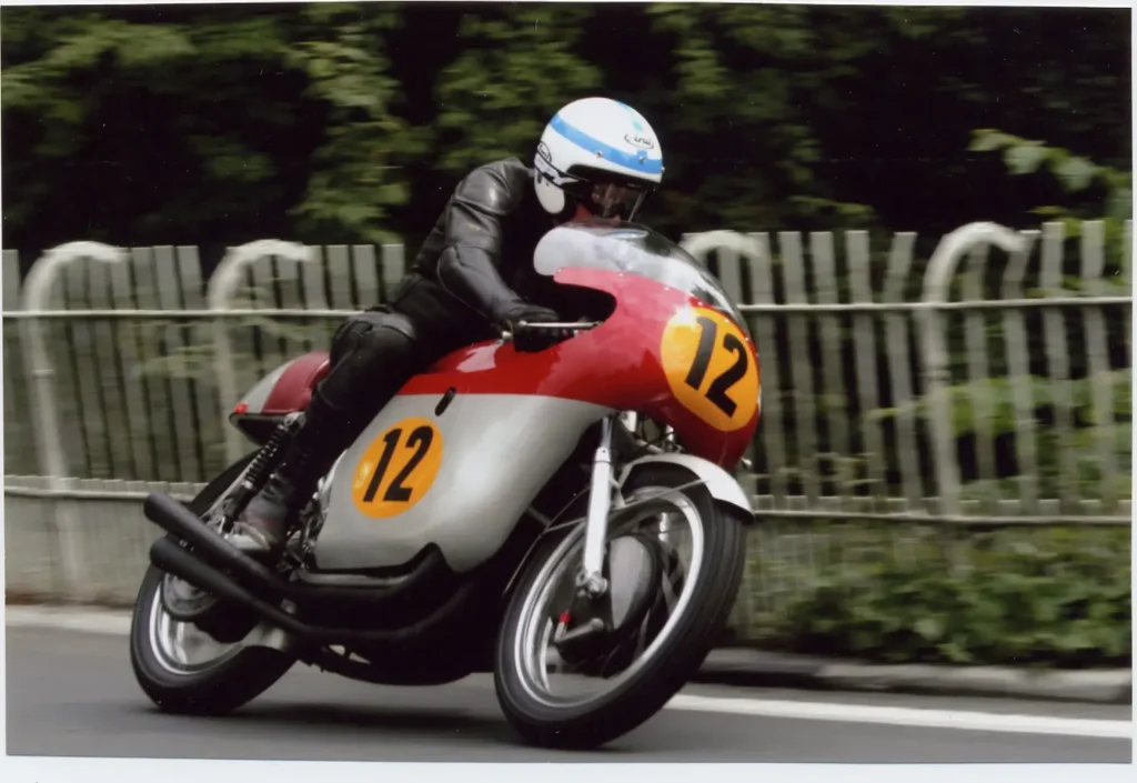 John Surtees | Campeón de MotoGP y Formula 1