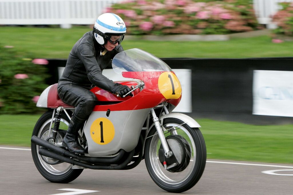 John Surtees | Campeón de MotoGP y Formula 1