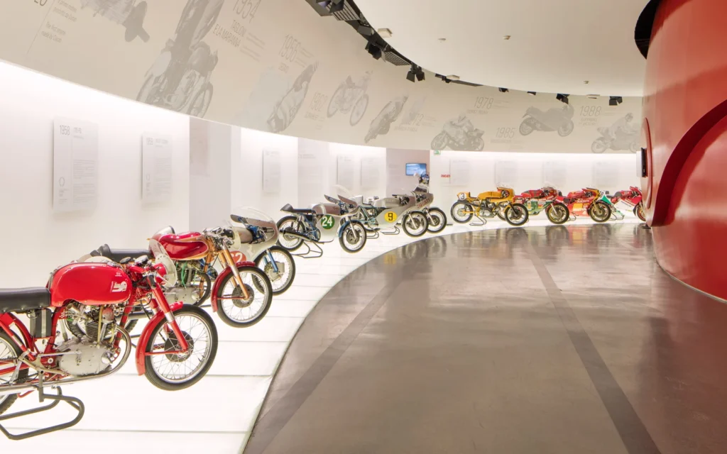 Museo de Ducati en Bolonia - Ducati y el Vaticano - Moto Euforia