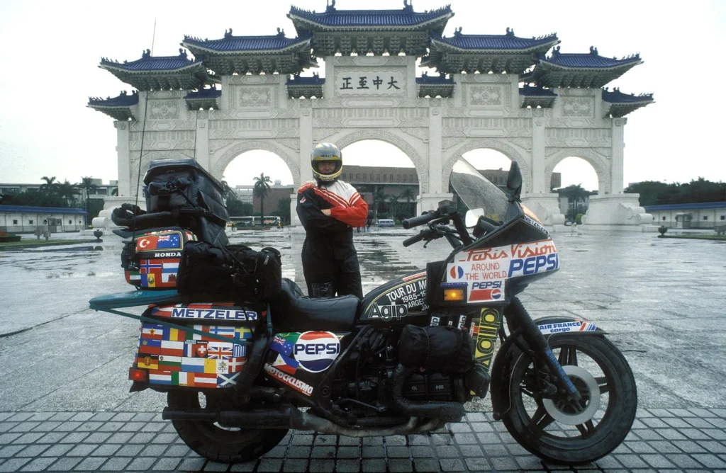 Emilio Scotto en China - Moto Euforia