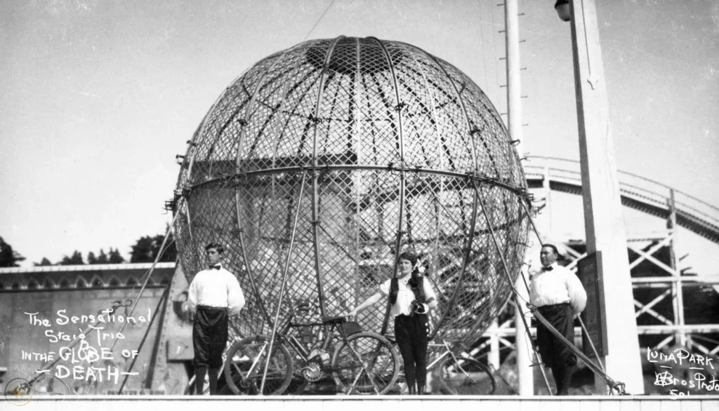 Globe of Death - Stunt en Moto y su historia | Moto Euforia