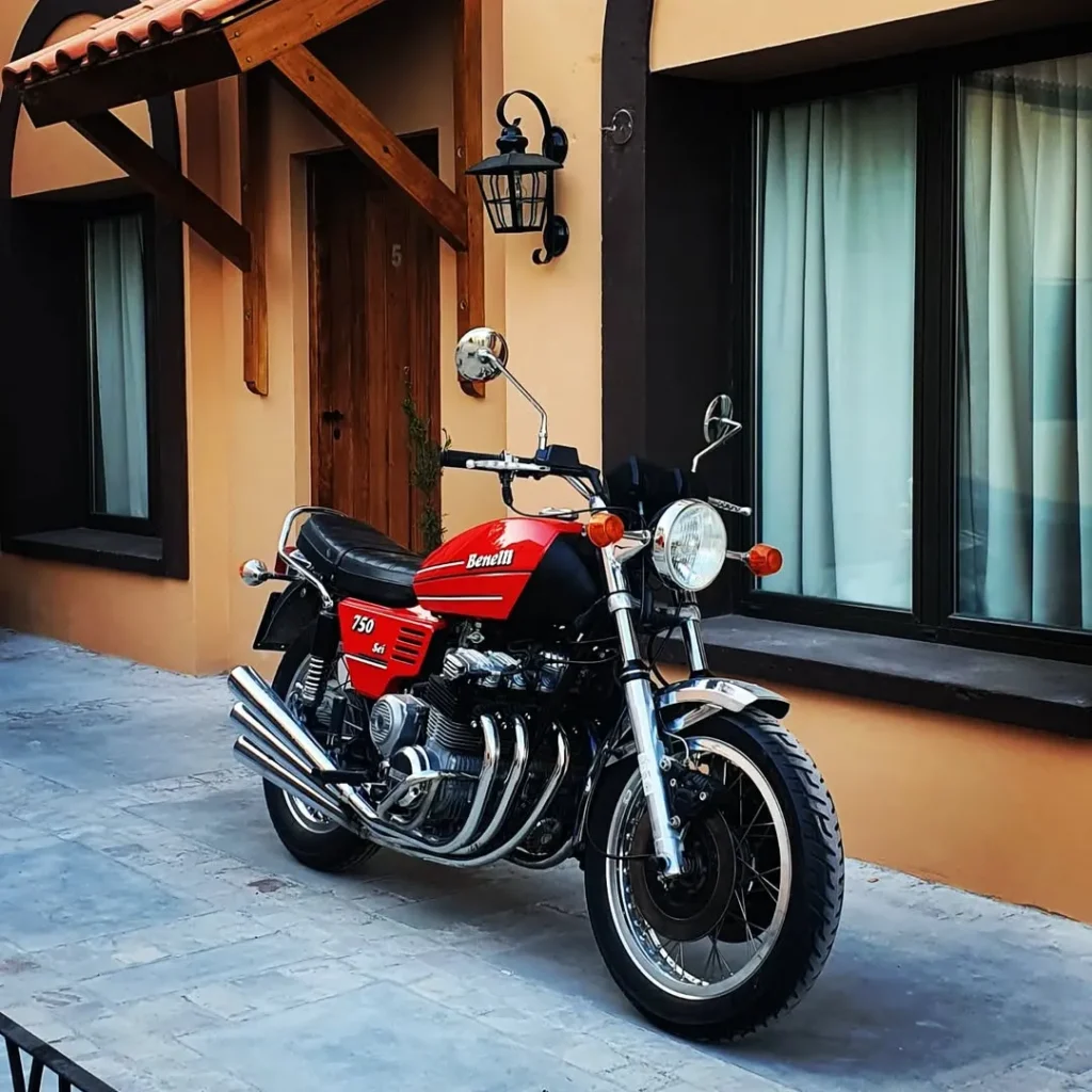 Moto de Seis Cilindros - Benelli Sei - Moto Euforia