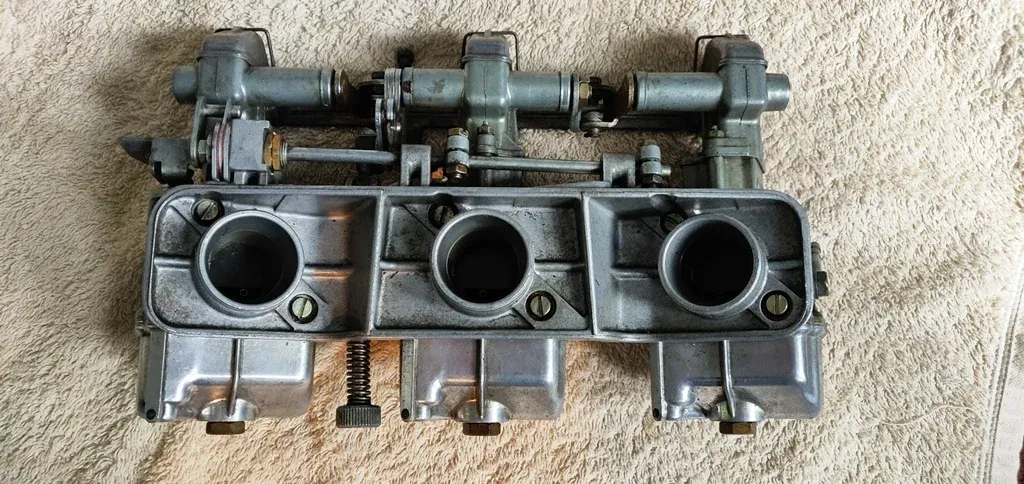 Carburadores Dell’Orto VHB de 24 mm - Moto de Seis Cilindros - Benelli Sei - Moto Euforia