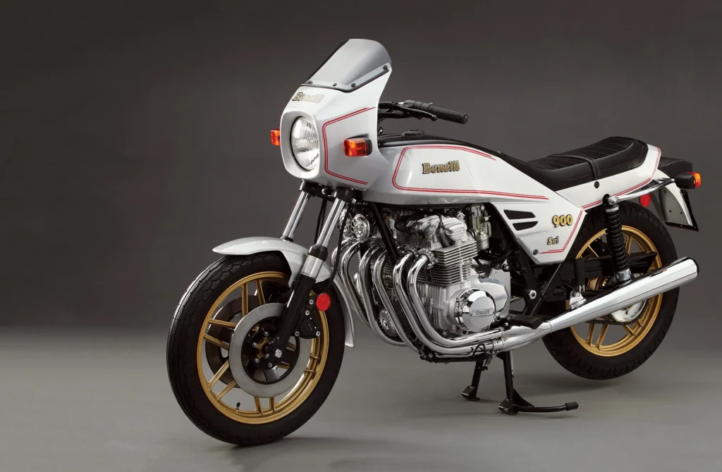 Moto de Seis Cilindros - Benelli Sei 900 - Moto Euforia
