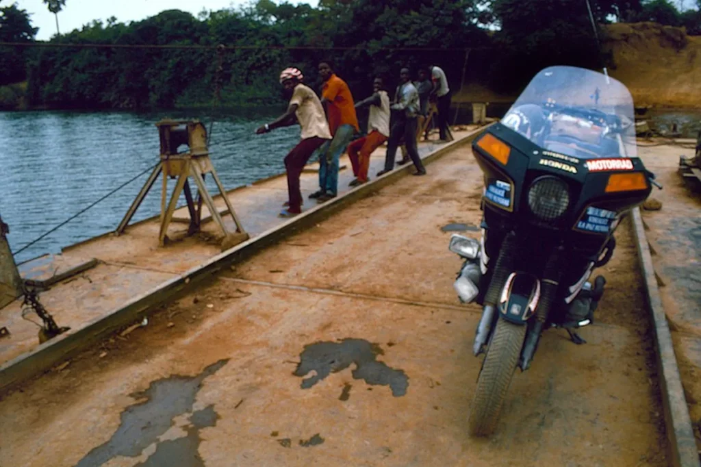 Black Princess siendo transportada - Emilio Scotto - Moto Euforia