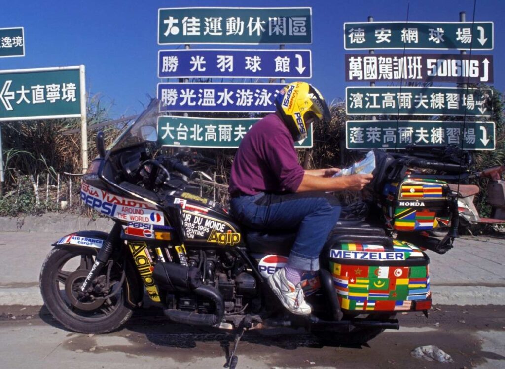 En algún lugar de Asia - Emilio Scotto - Moto Euforia