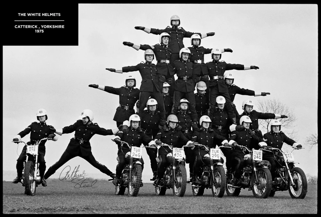 Equipo de White Helmets - Stunt en Moto y su historia | Moto Euforia