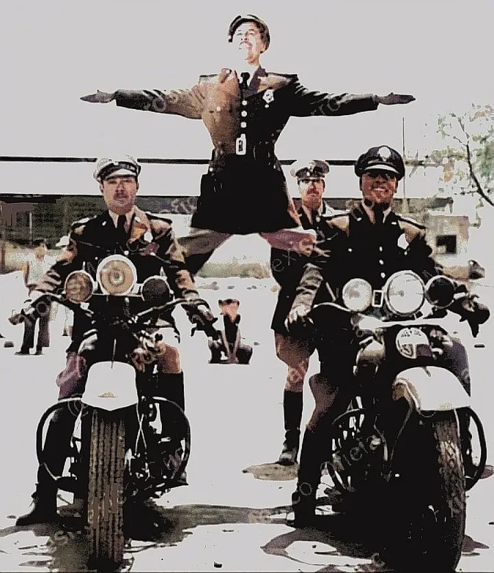 Pedro Infante haciendo acrobacias en ATM, A Toda Maquina la pelicula  - Stunt en Moto y su historia | Moto Euforia