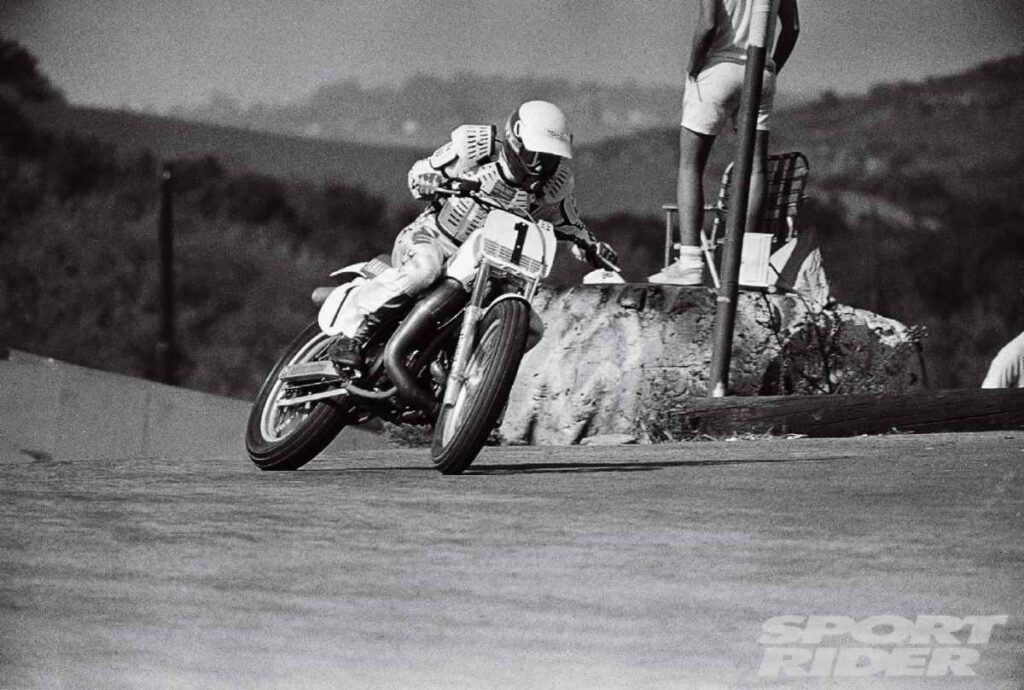 Piloto derrapando en Superbikers - Supermotard - Moto Euforia
