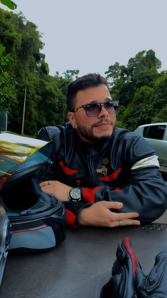 Acerca de Nosotros - Sebastian Escobar - Moto Euforia