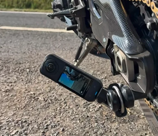Donde montar camara 360 en moto - Basculante
